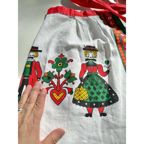 Vintage 1970s half apron, PennDutch boy and girl, kitsch kitchen linen - Picture 7 of 8